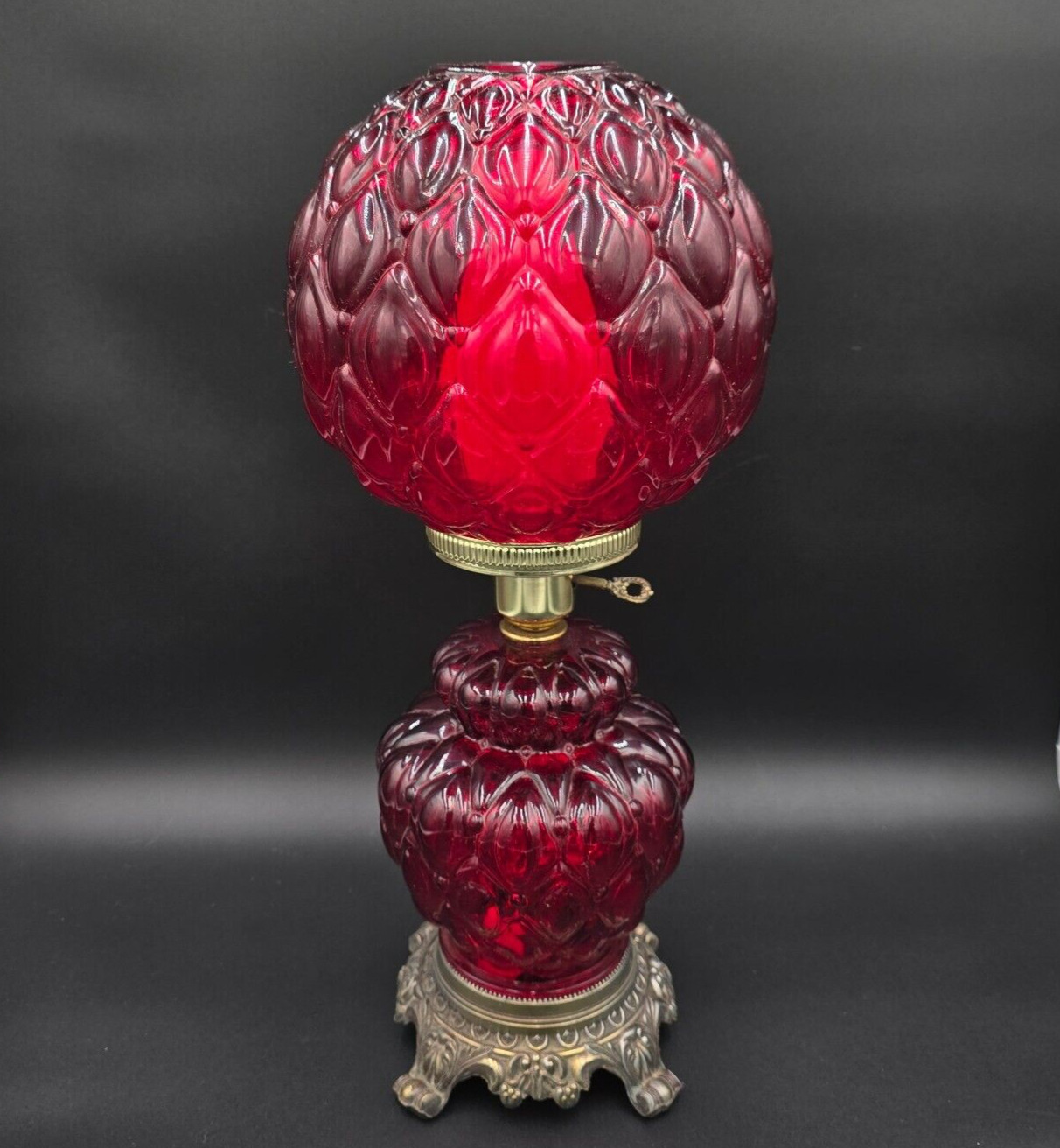 Red Quilted Victorian Hurricane Glass Table Lamp Vintage Tri-light 22\