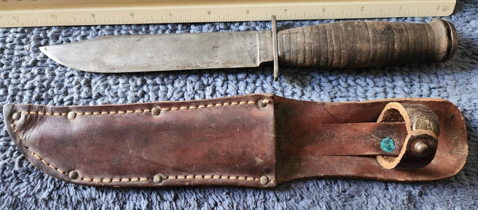 Vintage Hunting Knife with Sheath, 6\