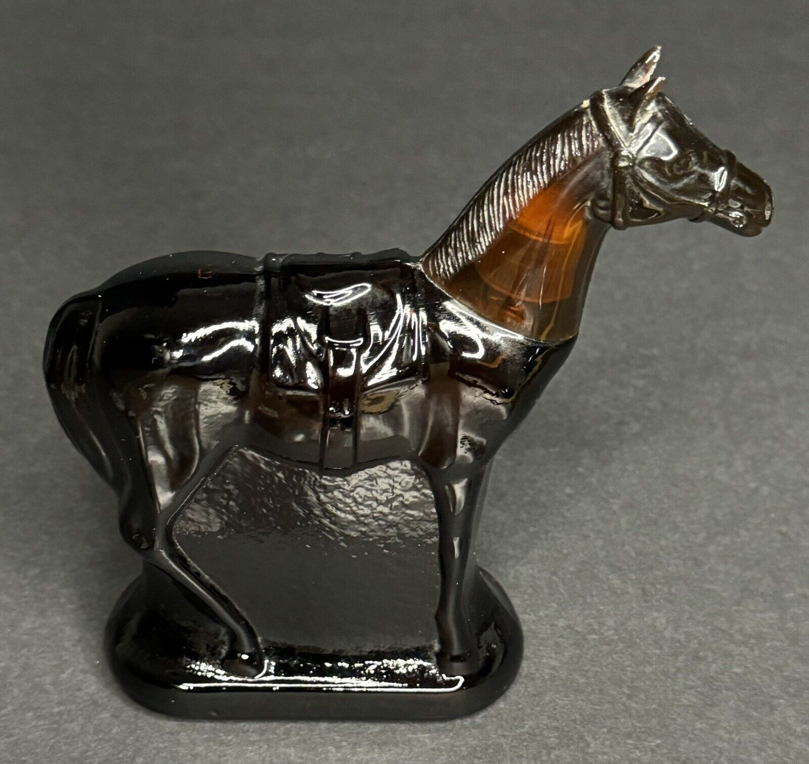 Avon vintage collectibles Horse Cologne Bottle Full 001