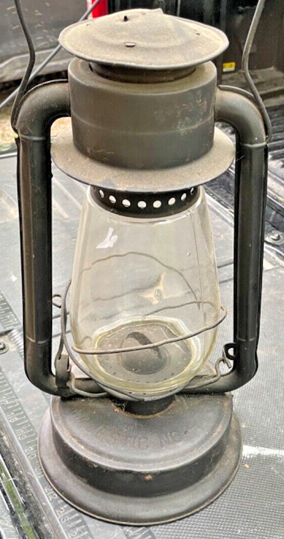 Buhl Majestic No. 475 kerosene  buggy/barn  lantern clear globe --1045.24