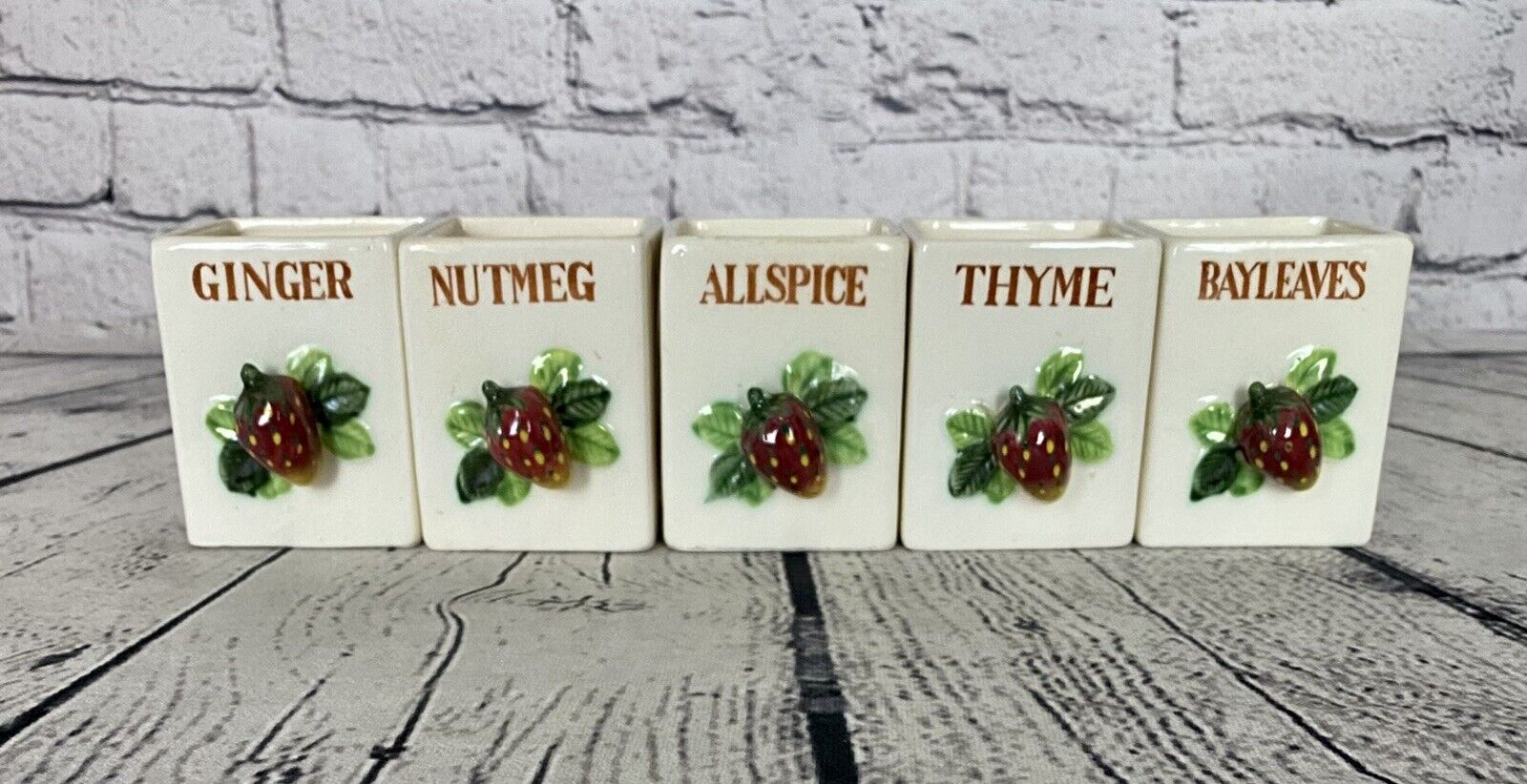 Vtg Kitchen Strawberry Theme Ceramic Spice Jars Ginger Nutmeg Allspice Thyme Bay
