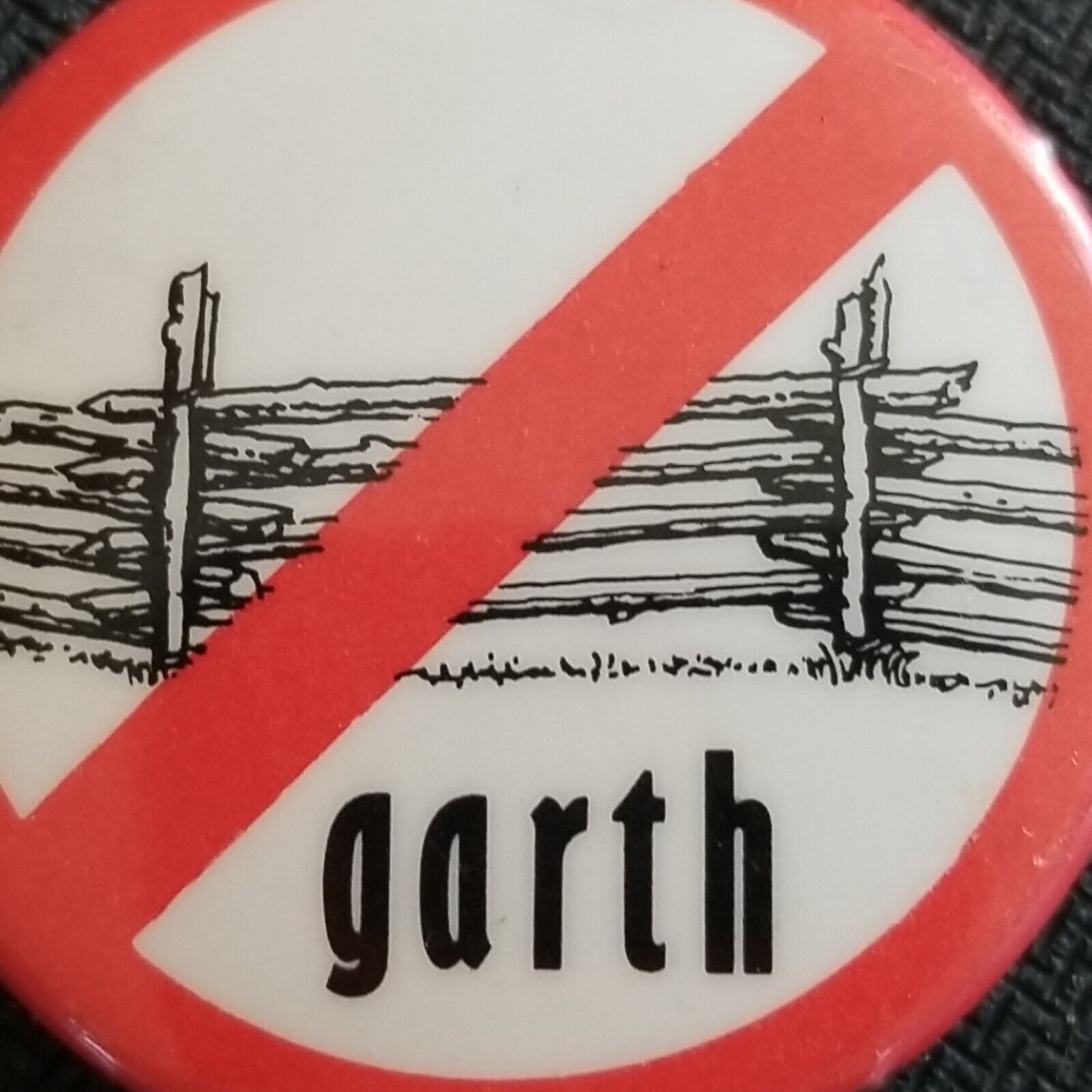 Vintage Pinback Button - No Fences Garth Brooks - BU183