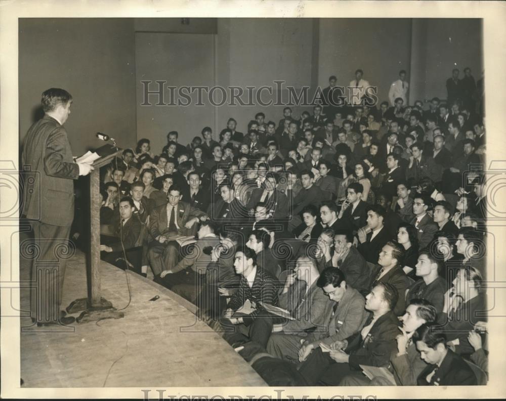 1939 Press Photo Earl Browder Speaking at American Student Union Convention