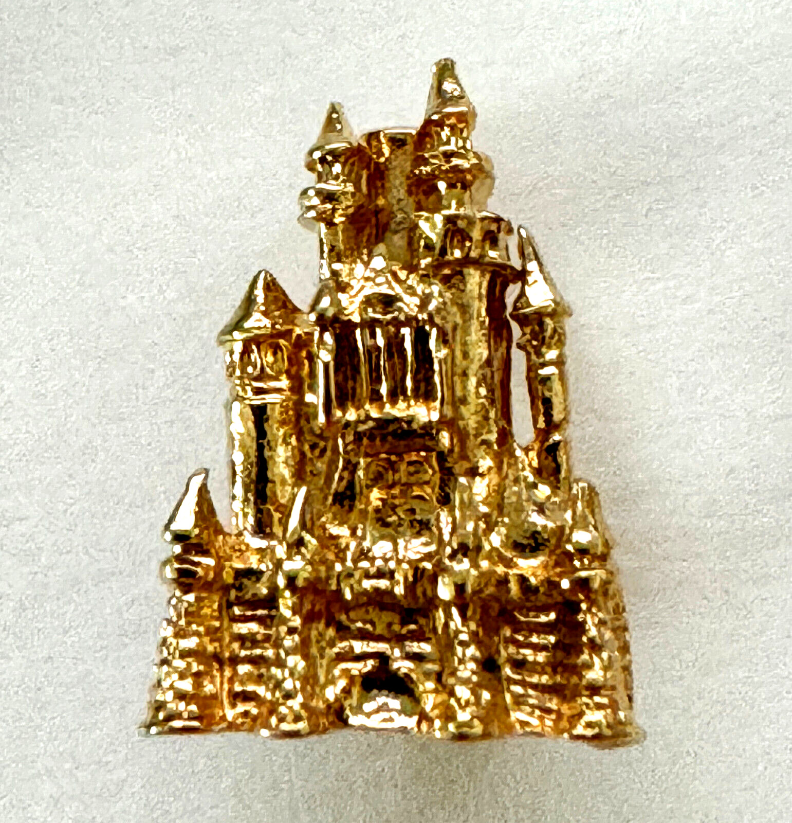 Vintage Disneyland Tour Guide Gold-Tone Castle Pin for Hat circa early 1980s