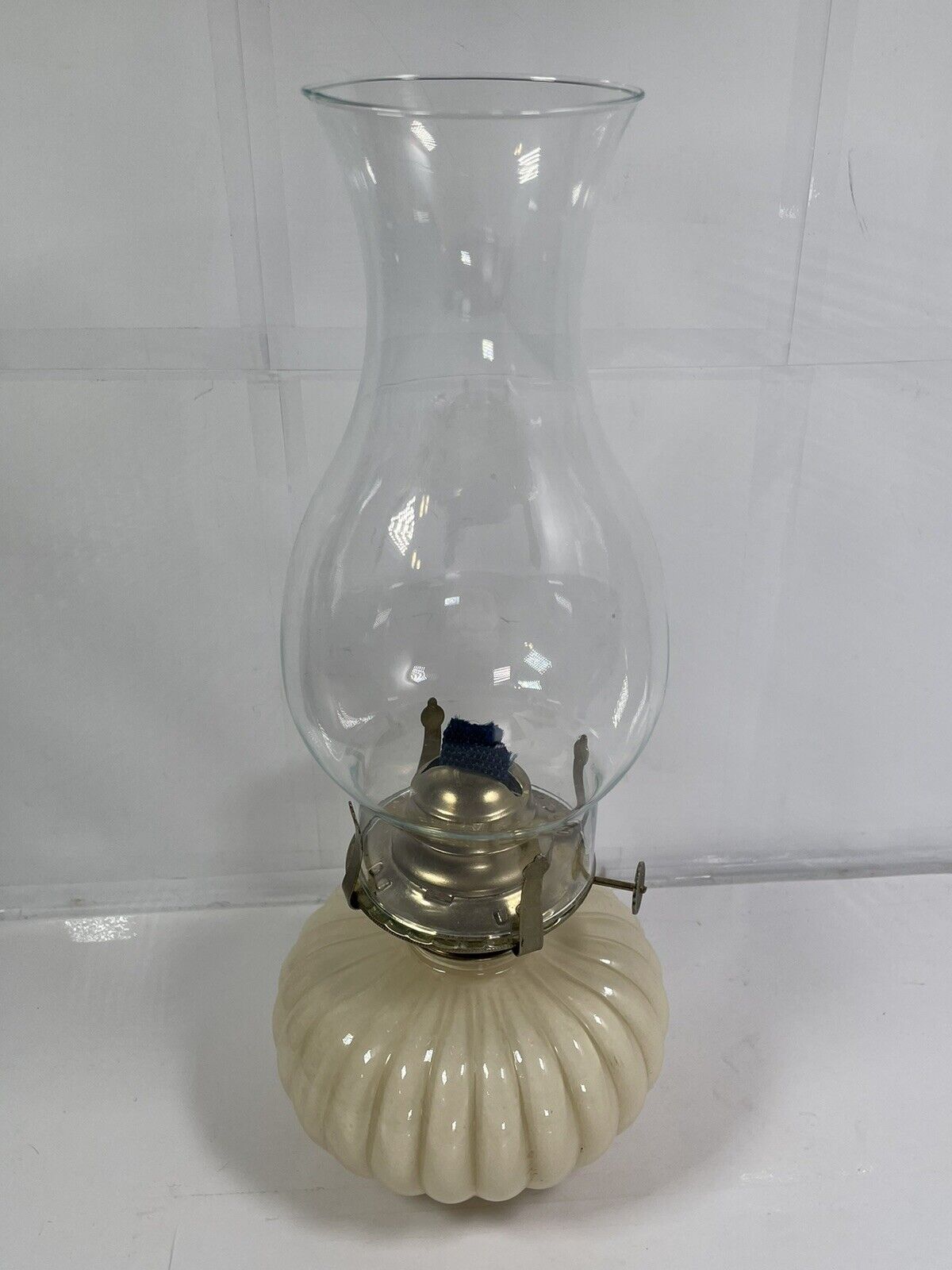Vintage Light Farms Oil Lamp Ivory Beige Ribbed Base Brass Model 330 Made In USA