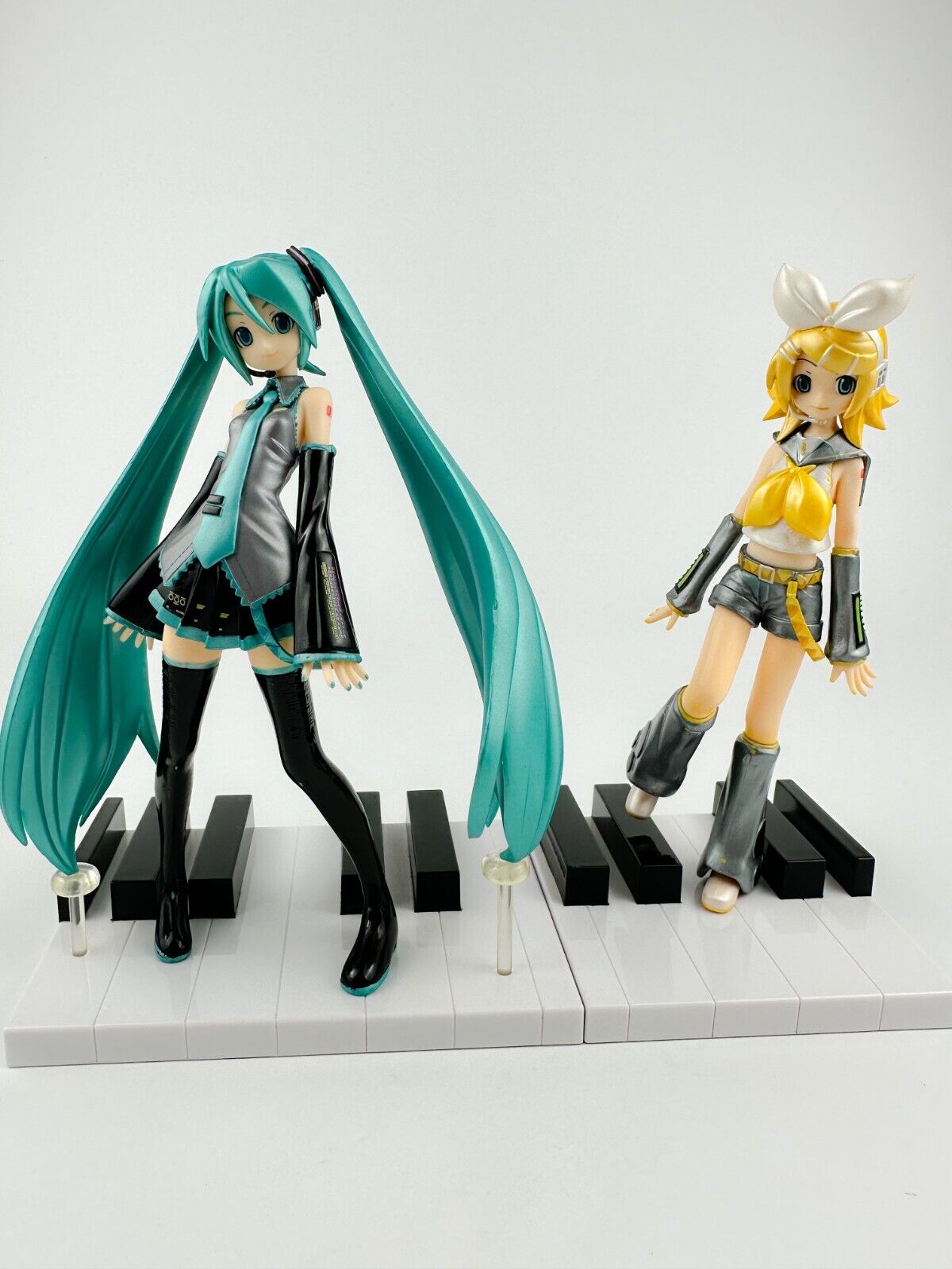 Hatsune Miku & Kagamine Rin Vocaloid Extra Figure Set of 2 SEGA 17cm from Japan
