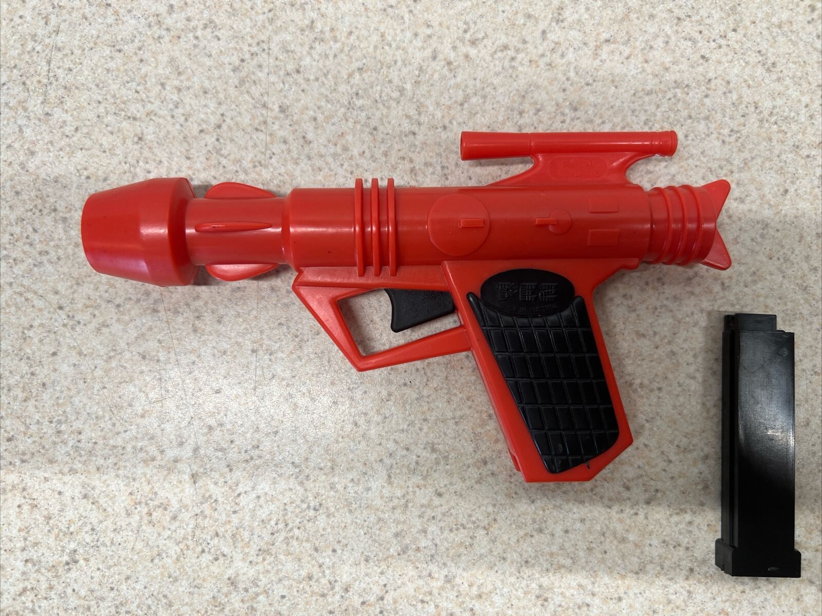 1981 Vintage Red PEZ Space Gun Candy Dispenser U. S. Pat. 3,370,746
