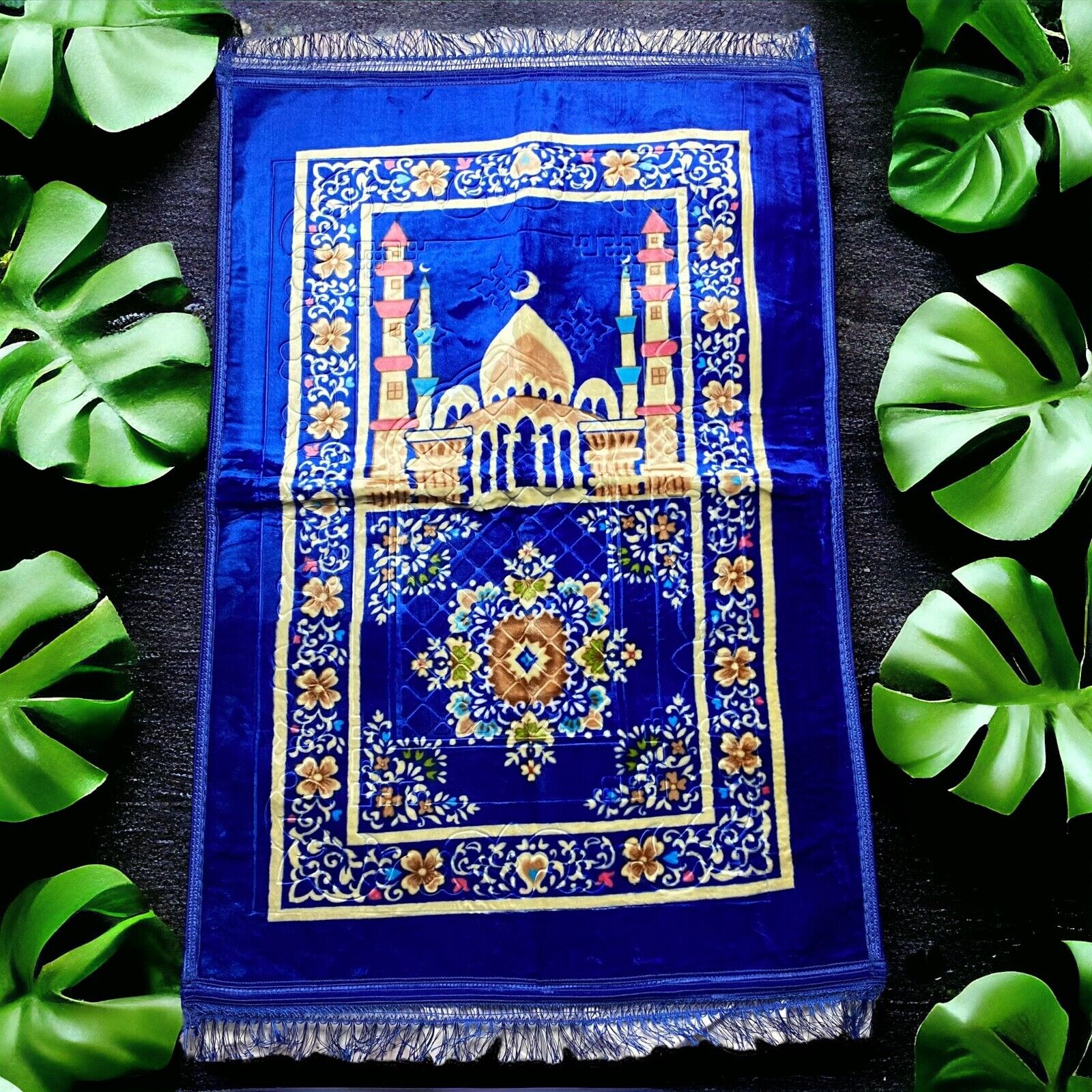 Elegant Islamic Prayer Mat: Comfort and Durability for Daily Worship