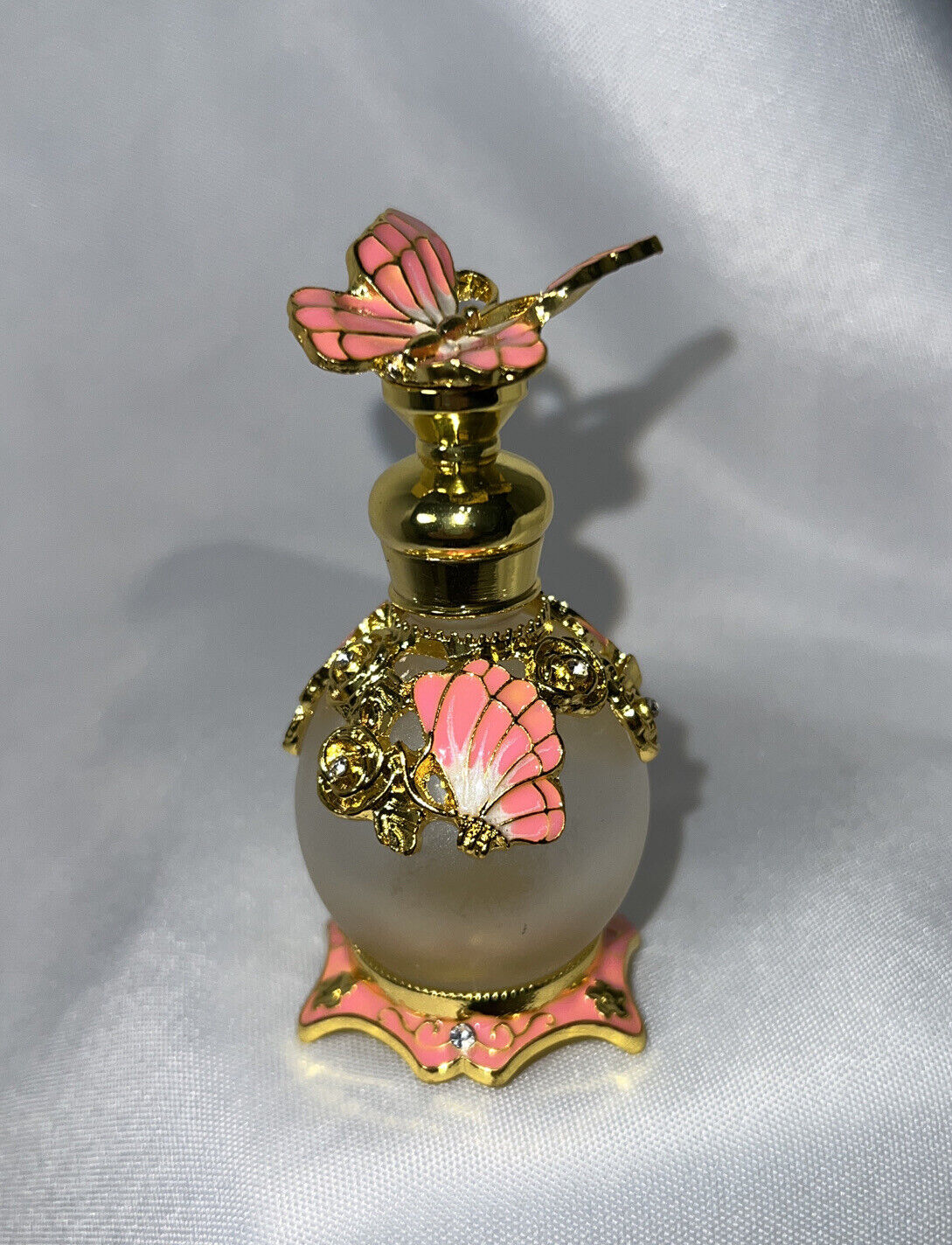 Beautiful Frosted Glass Butterfly Perfume Bottle with Glass Applicator