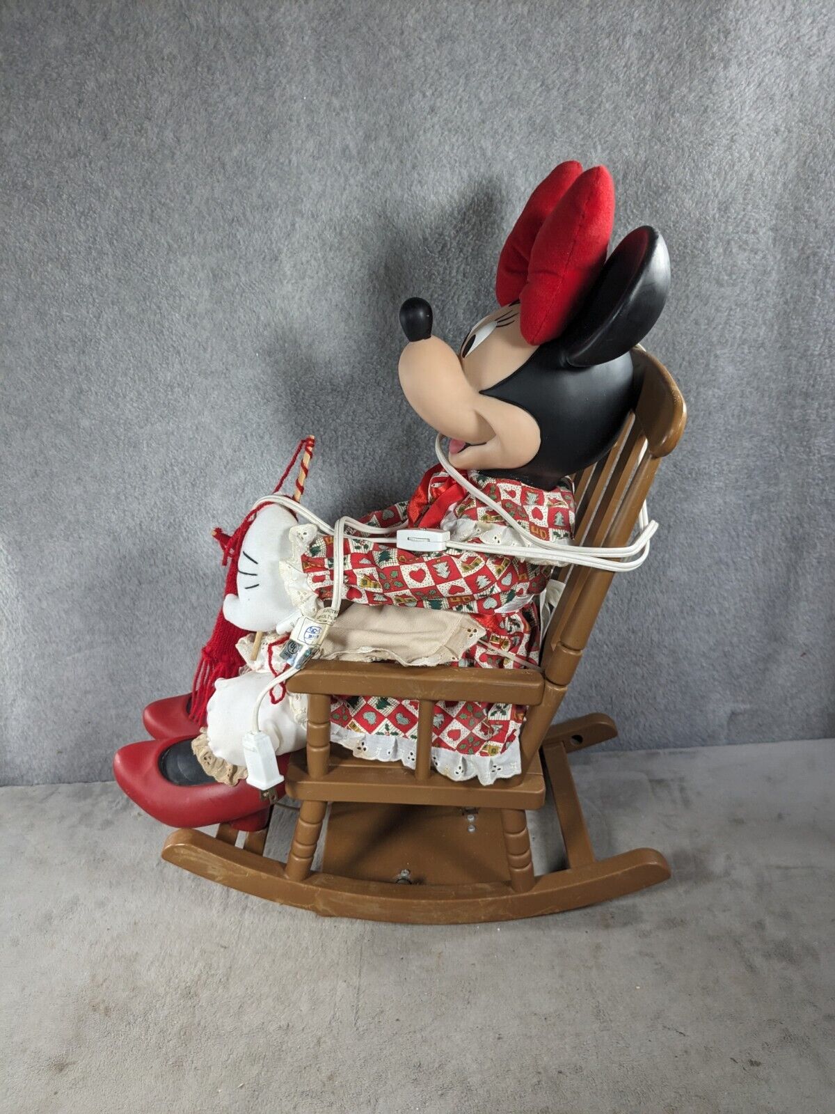 Vintage Large Minnie Mouse Mechanical Rocking Christmas Doll 1993 Santa’s Best