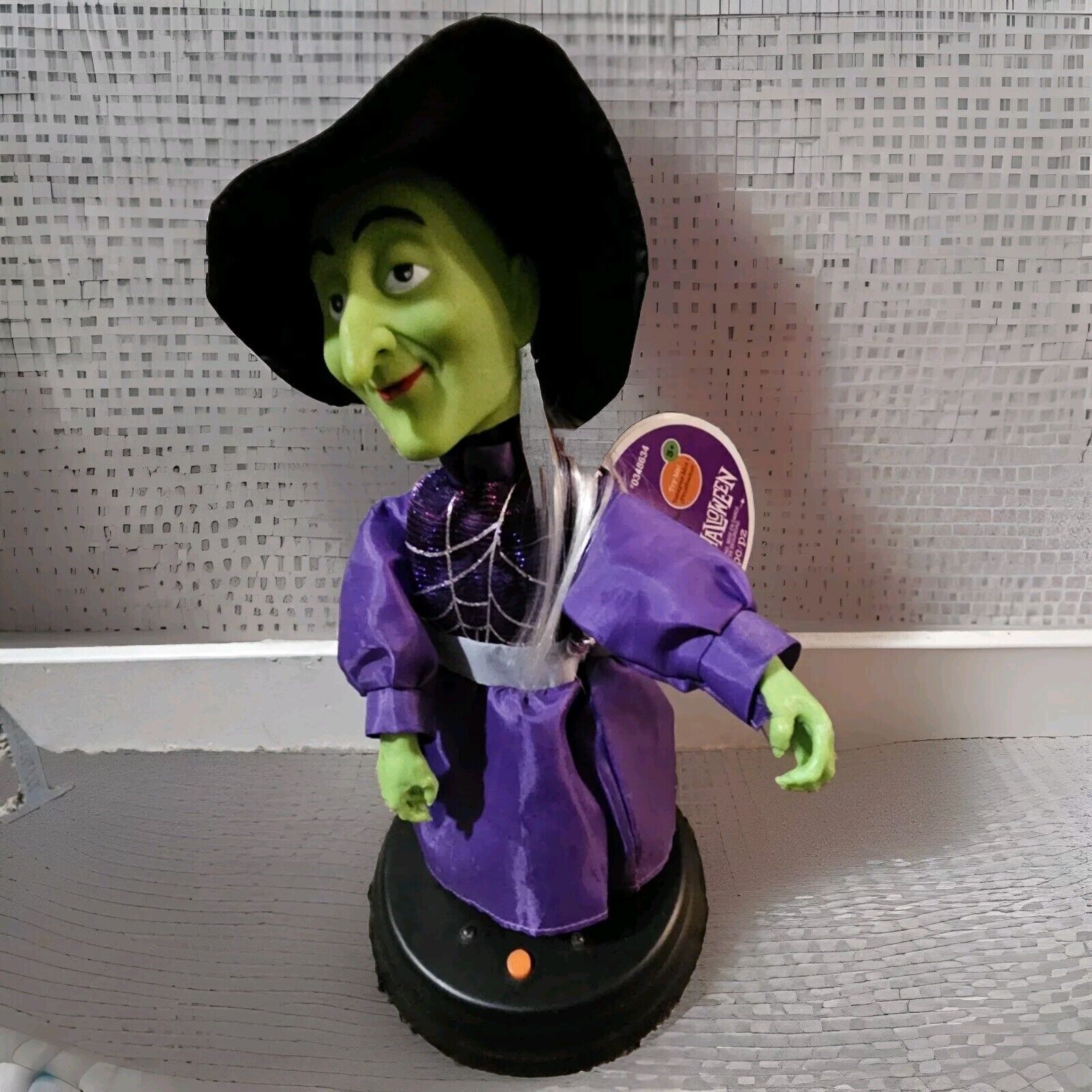 GEMMY Halloween Animated 2013 Groovin Ghoulie Witch Plays Wild Ones