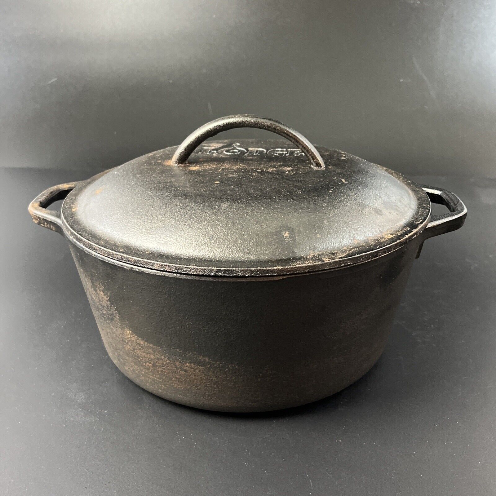 Vintage Lodge 10 1/4 8DOL USA Cast Iron Dutch Oven Pot #8 With Self Basting Lid