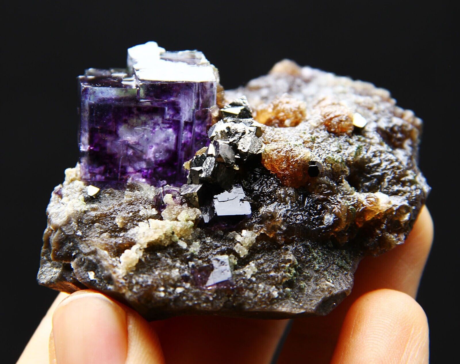146 g natural cubic purple Phantom fluorite symbiotic arsenopyrite specimen