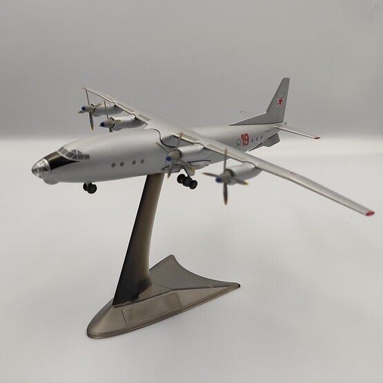 Aircraft model:Antonov 10 Soviet Air Force (silver) \