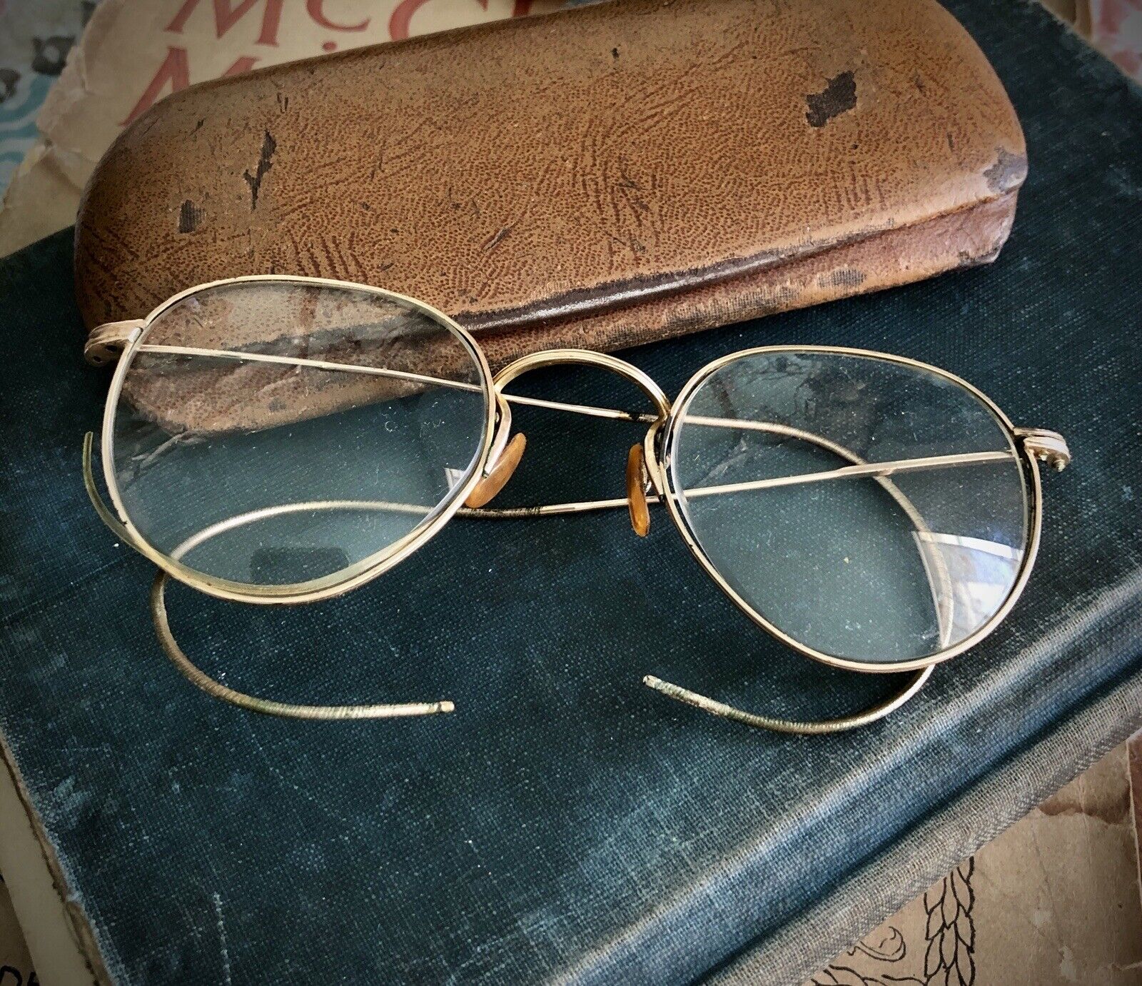 American Optical FUL VUE 1/10 12K Gold Filled Eyeglasses w Original Case 1930s