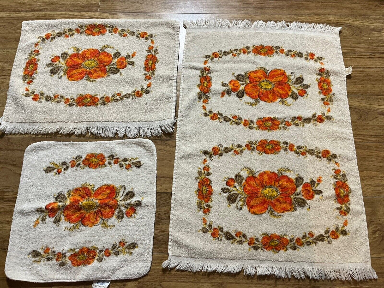 Vintage FINE FASHION Towels 2 Hand Towels & 1 Washcloth 1970s 80s Orange Floral