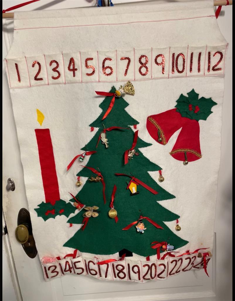 Vtg felt hanging advent calendar sequins Christmas tree 24 days of toys bells