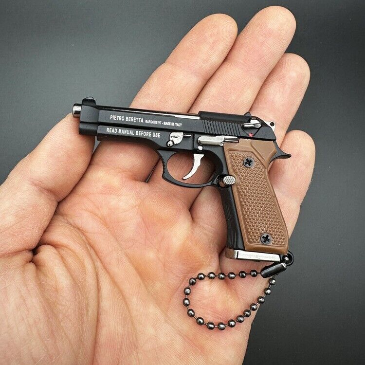 1:3 toy Detachable Beretta 92F Pistol Shape Keychain Mini Gun Keychain toy