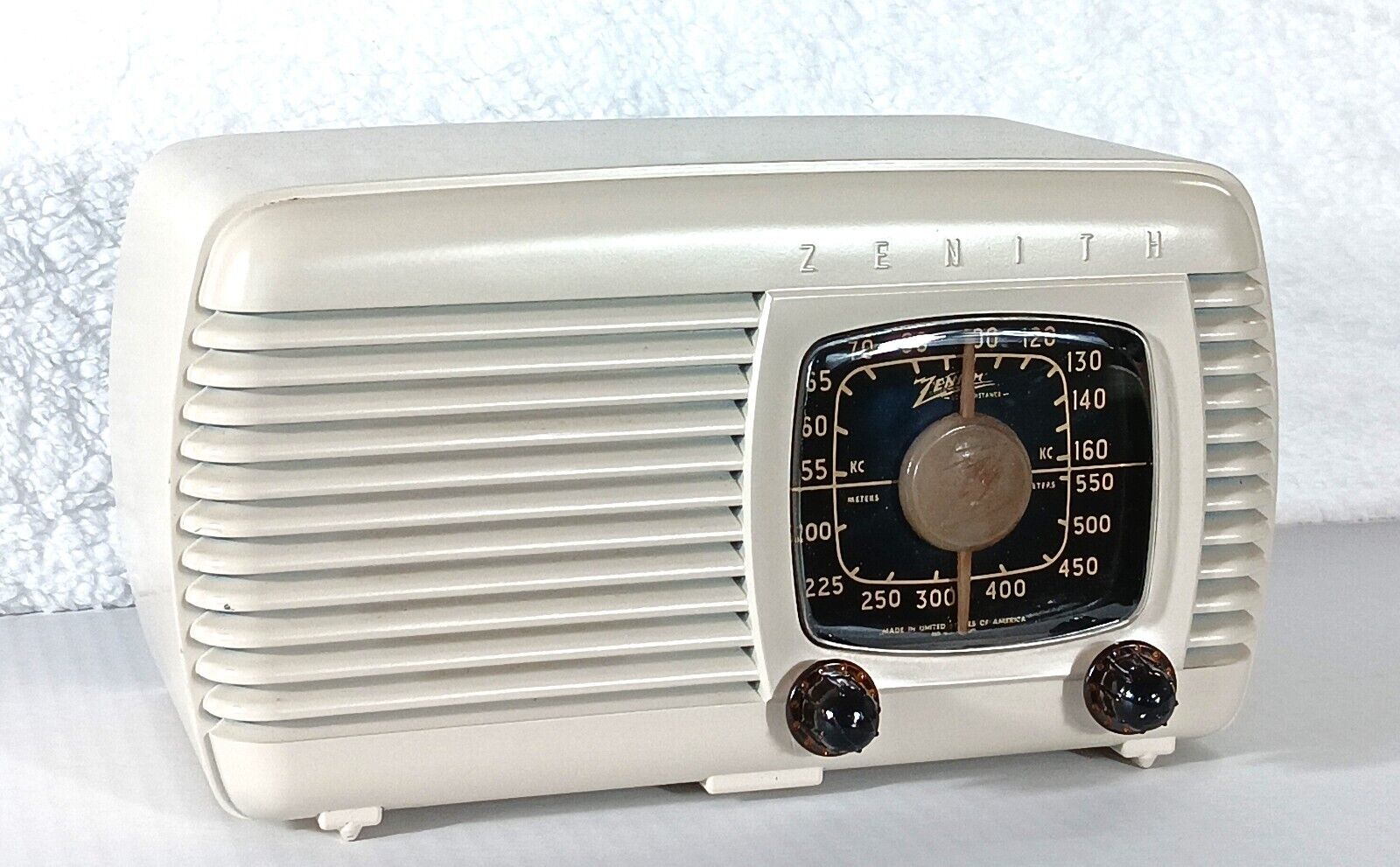Zenith 5D610 1941/42 5D610 Table Radio Restored. A Very Nice Radio.