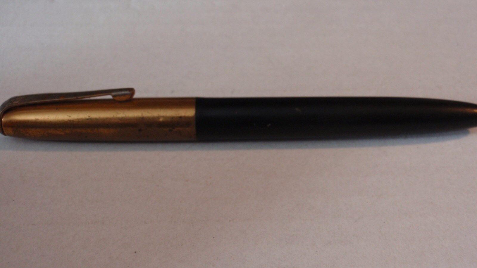 VINTAGE BB BALLPOINT PEN CO. AS IS GOLD & BLACK COLORED  