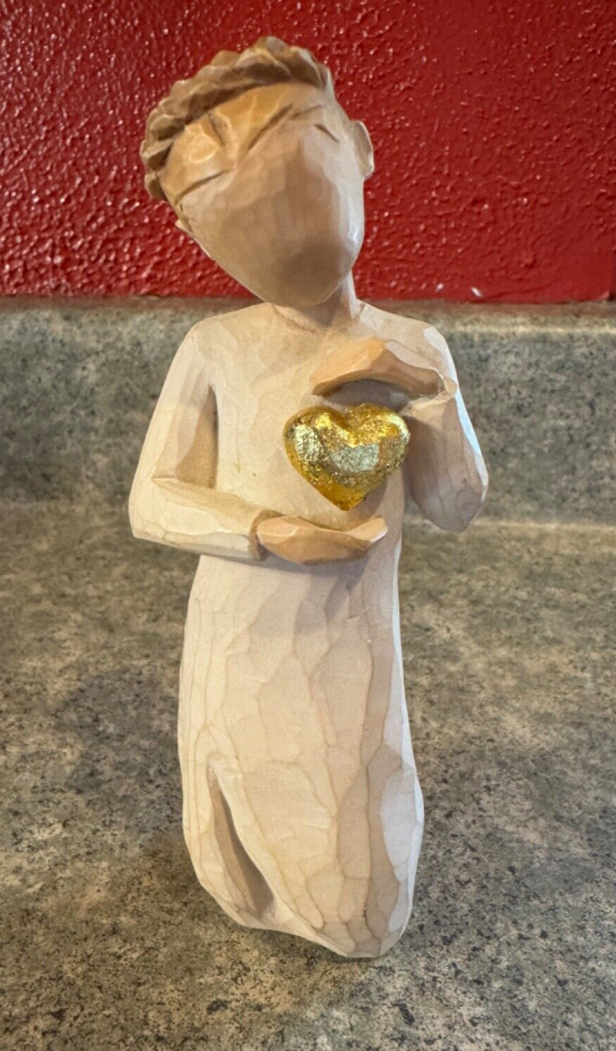 Willow Tree Angel “Keepsake” 2004 Gold Heart 5.5” Susan Lordi - Demdaco Figurine