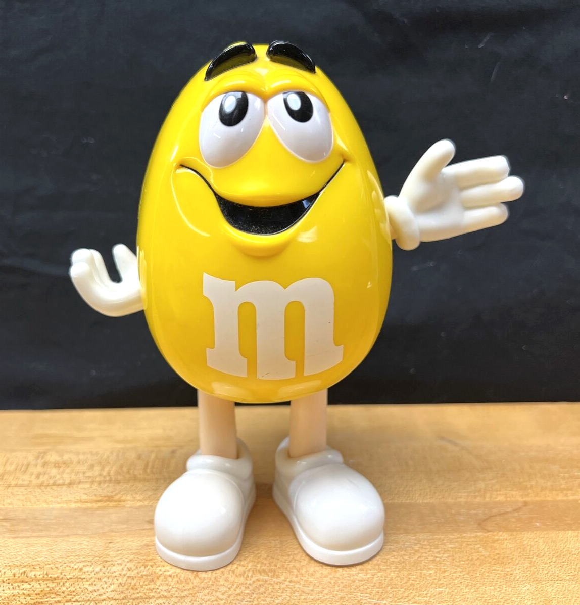 Vintage M&M Candy Dispenser Yellow M&M 1999 6” Collectible Mars Hasbro, T5