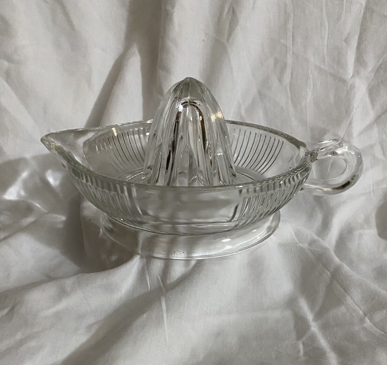 CLEAR GLASS JUICER---RIBBED WITH HANDLE----VINTAGE 8 1/2\