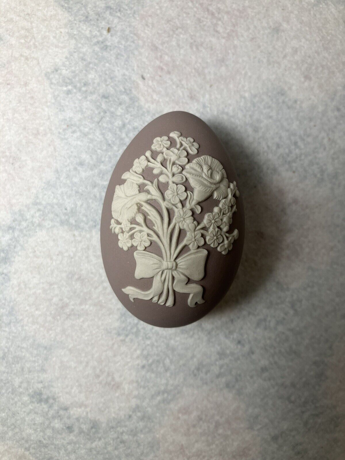 Wedgwood Jasperware Lilac Egg - Collector\'s Society - Floral White Relief