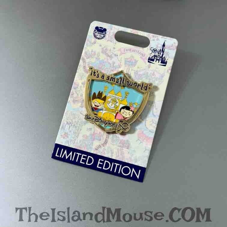 Rare Disney LE 2000 WDW Small World Attraction Crests Pin (N1:145015)