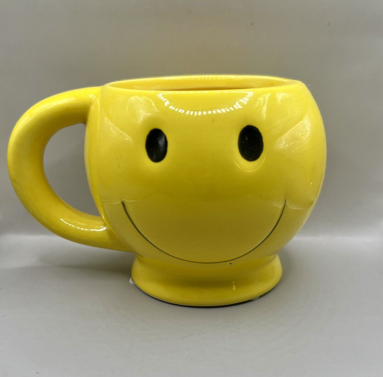Vintage~Retro Yellow Smiley Face~Mug~Coffee~Excellent Condition