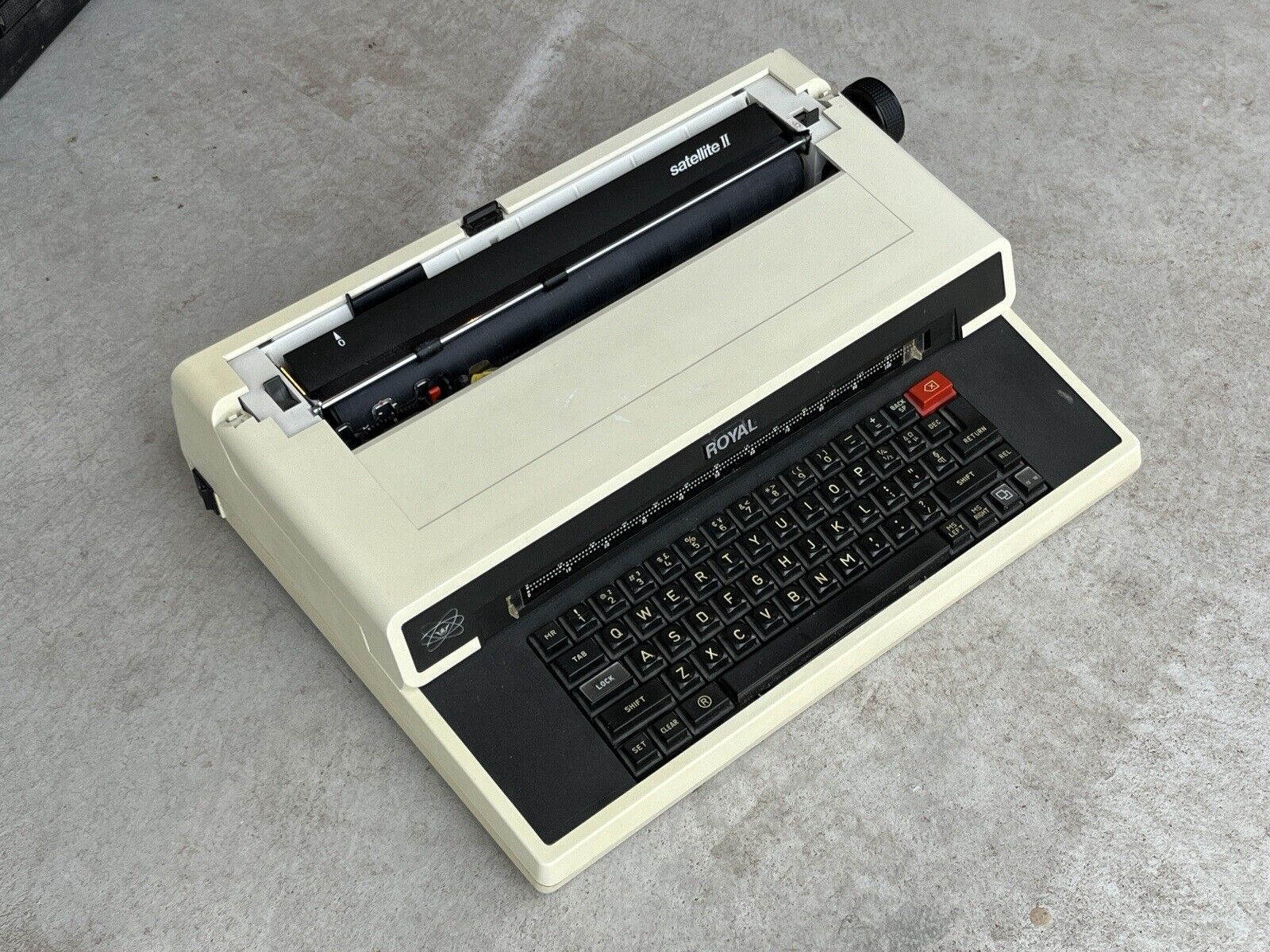 Royal Adler Satellite II Electric Typewriter with Hard Case, Works Great