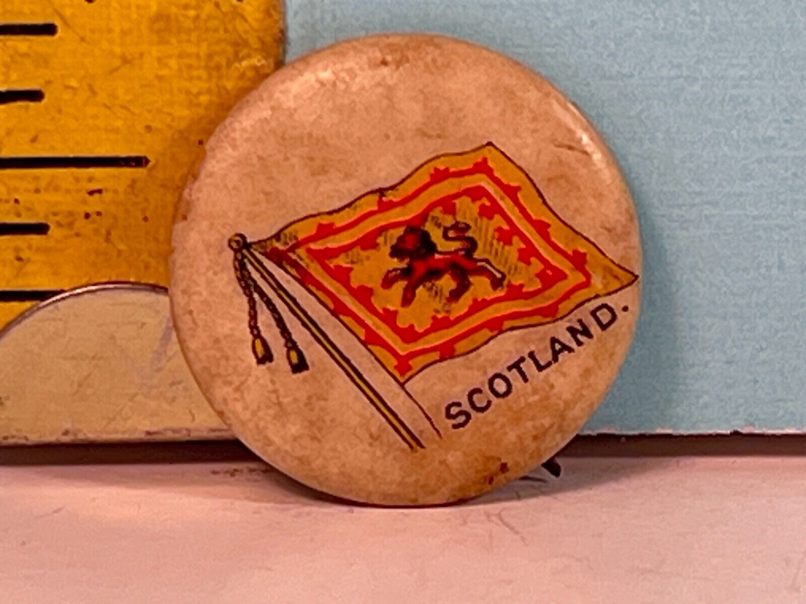 Vintage Scotland Flag Winman & Bros No. 1 cut & dry Tabacco Pinback