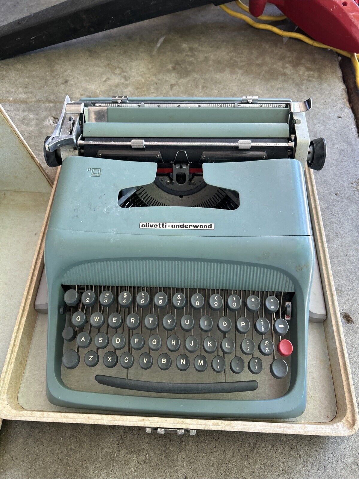 1960's Green Olivetti Underwood Typewriter In Case Made In Barcelona Spain Works