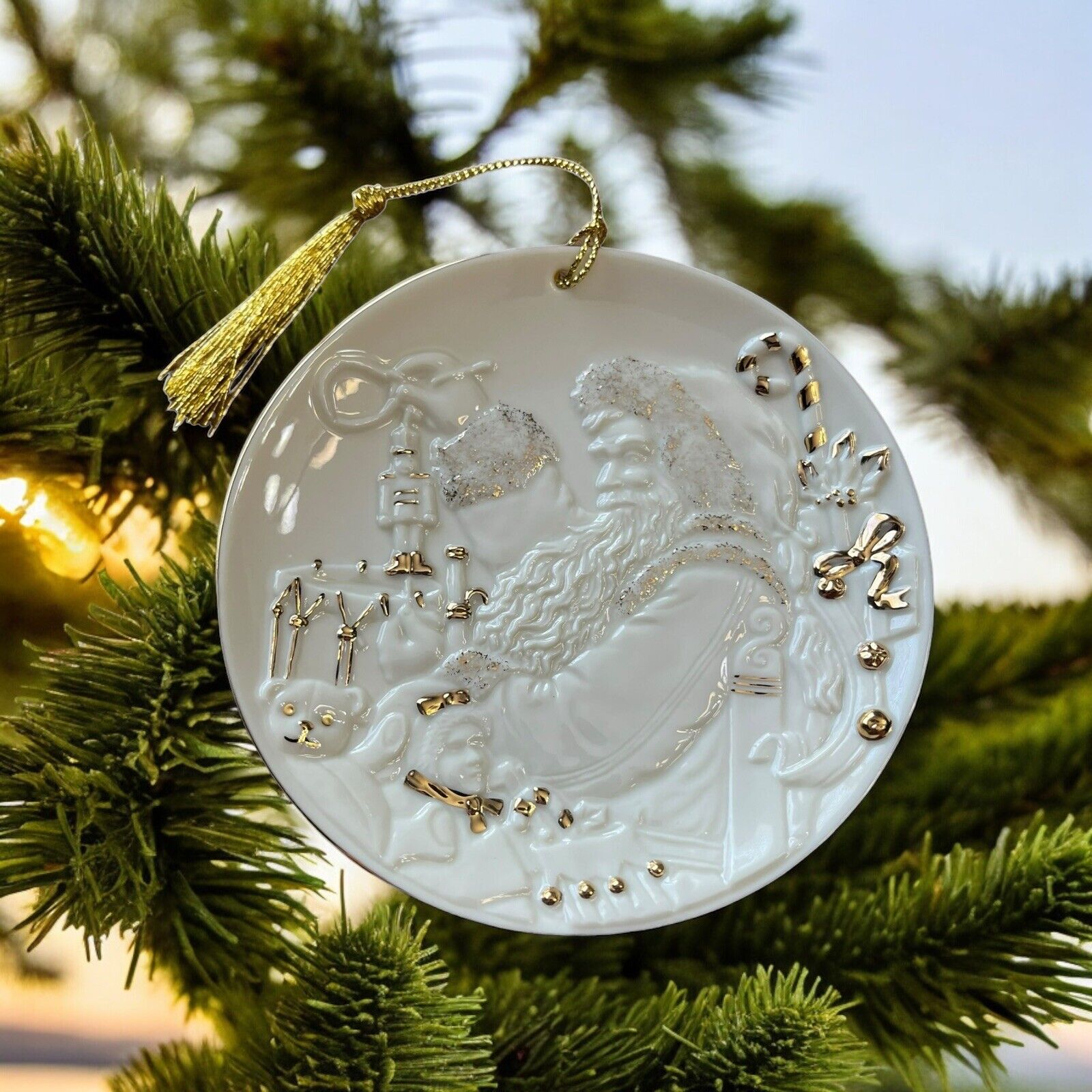 NEW Mikasa Holiday Magic Christmas Ornament Porcelain Santa Plate Tree FK015/620