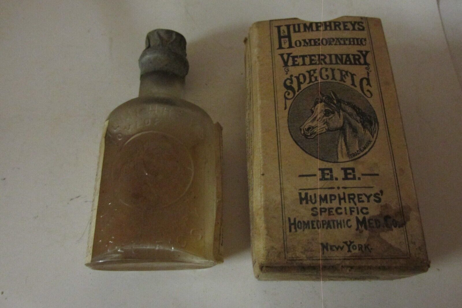 antique bottle-Humphreys veterinary specific E CoughsE box lit