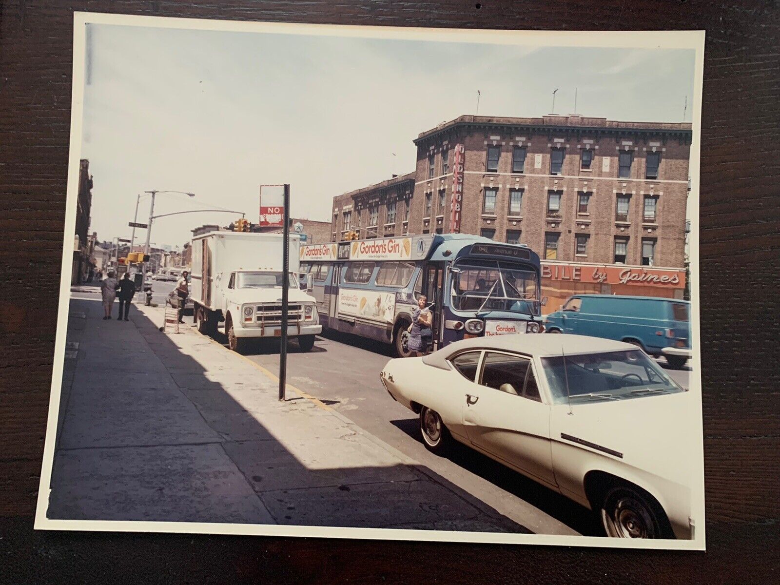 8X10 NY NYC TRANSIT BUS GORDONS GIN OLDSMOBILE BROOKLYN FLATBUSH AVE DITMAS 1974