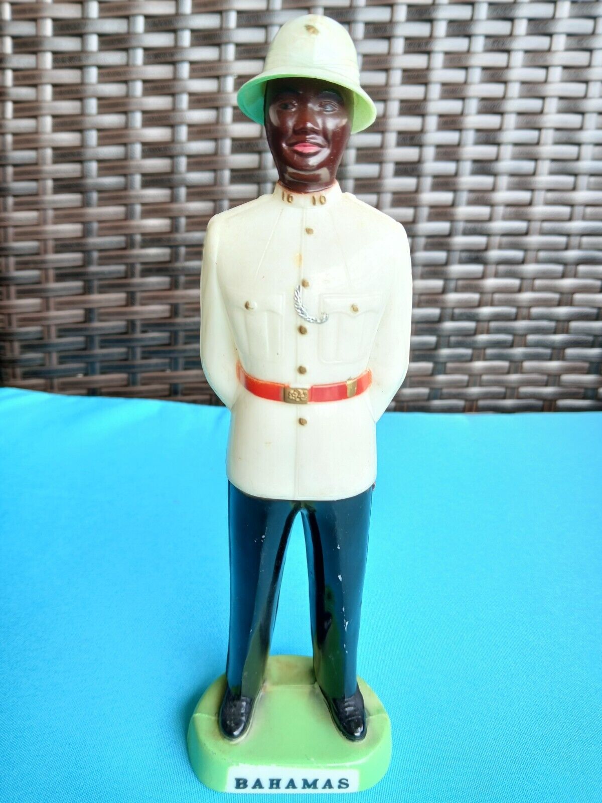 vtg petite nassau bahamas police figure statue (reliable canada) 8 inch