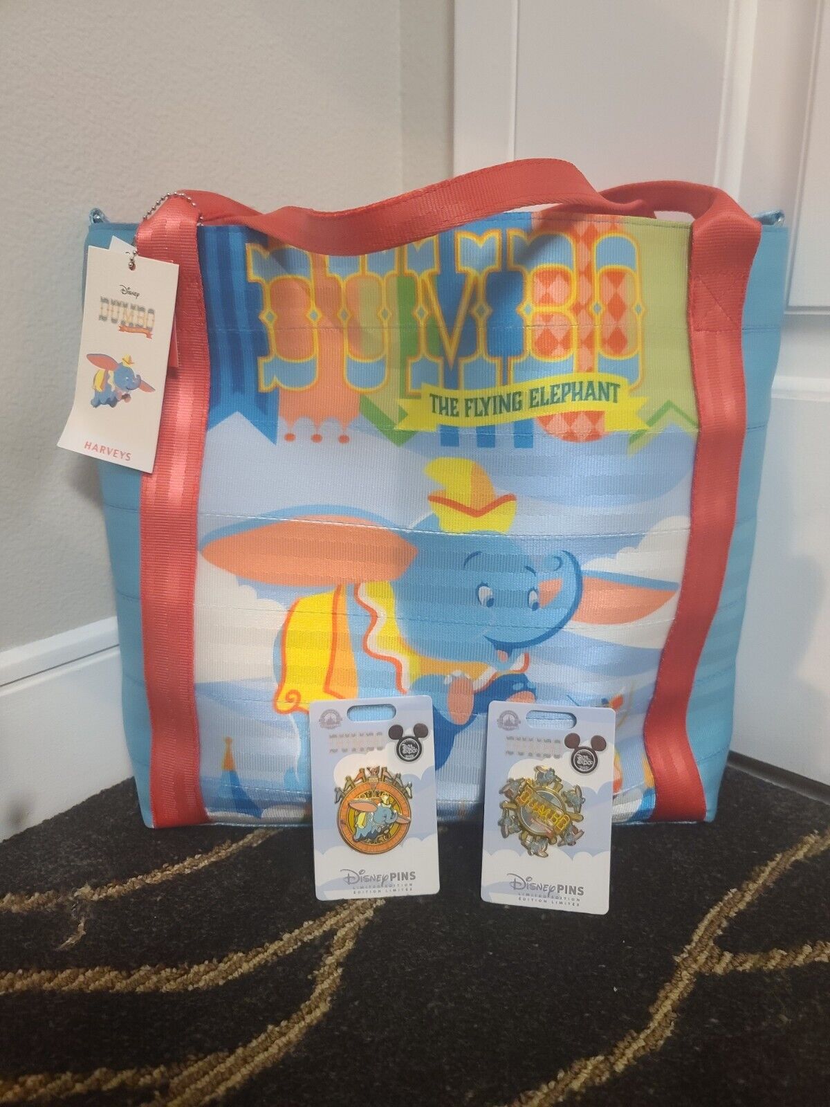 Harveys Seatbelt Bag Dumbo and Limited Edition Pins Disney D23 Expo 2022 NEW NWT