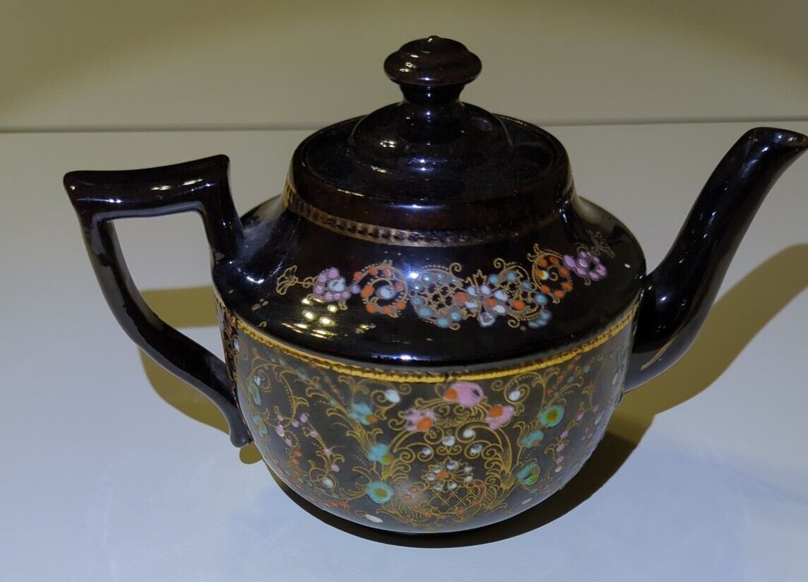 Decorative Vintage Tea Pot made in England No 15  with Lid 8\