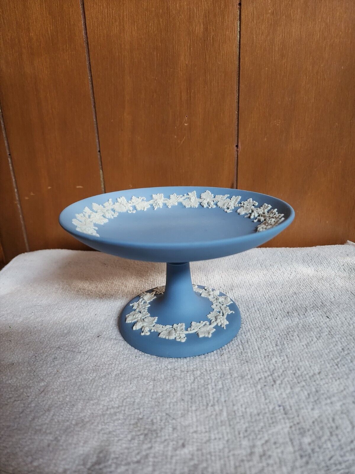 Antique Wedgwood Jasperware Blue White Grapevine Pedestal Footed Compote