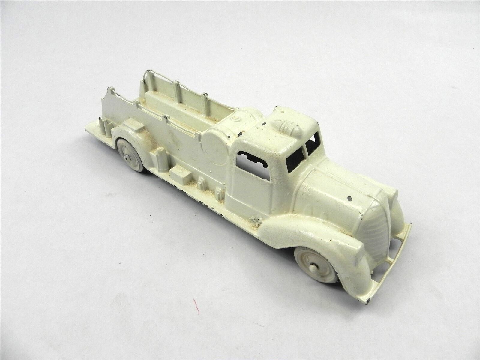 VINTAGE ANTIQUE METAL MASTERS FIRETRUCK PAINTED ALL WHITE VERY NICE COLLECTIBLE