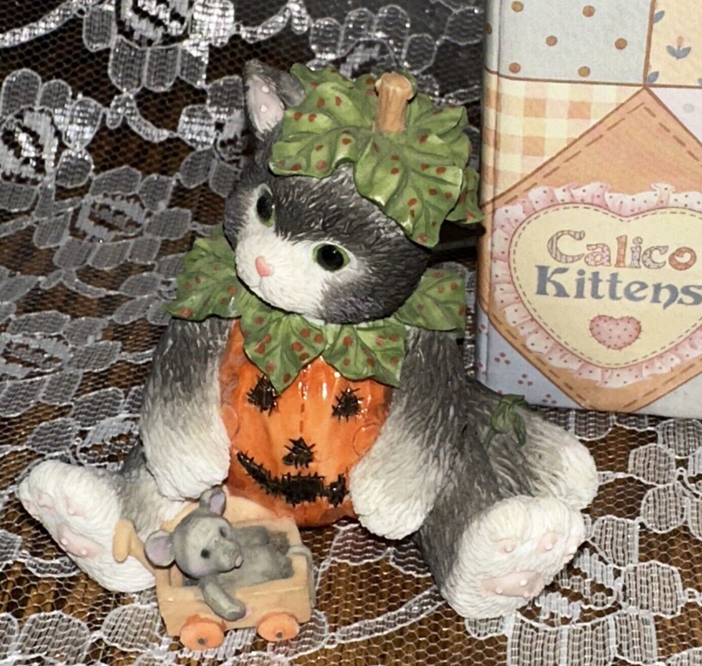 Enesco Calico Kittens 1995 Halloween w/ box “We’ve Carved A Perfect Friendship”