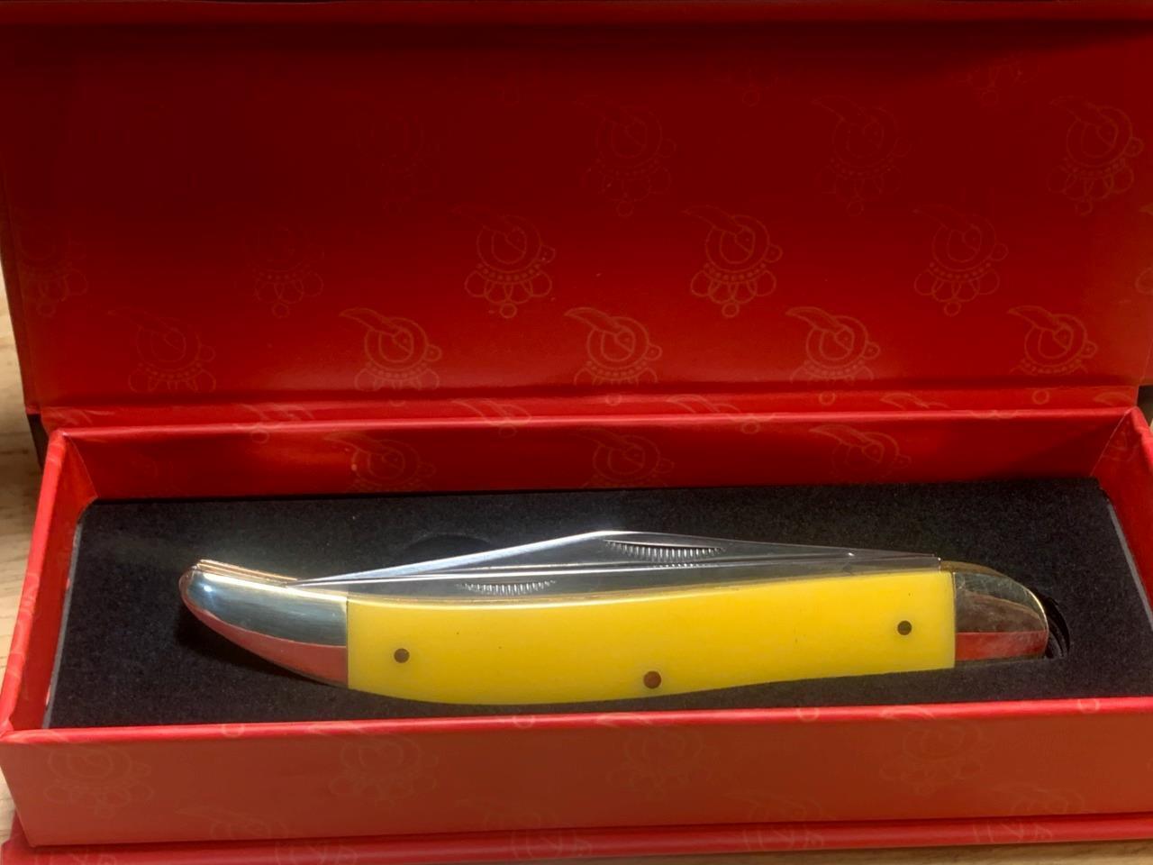 Queen Yellow Smooth Synthetic Fish Knife 5\