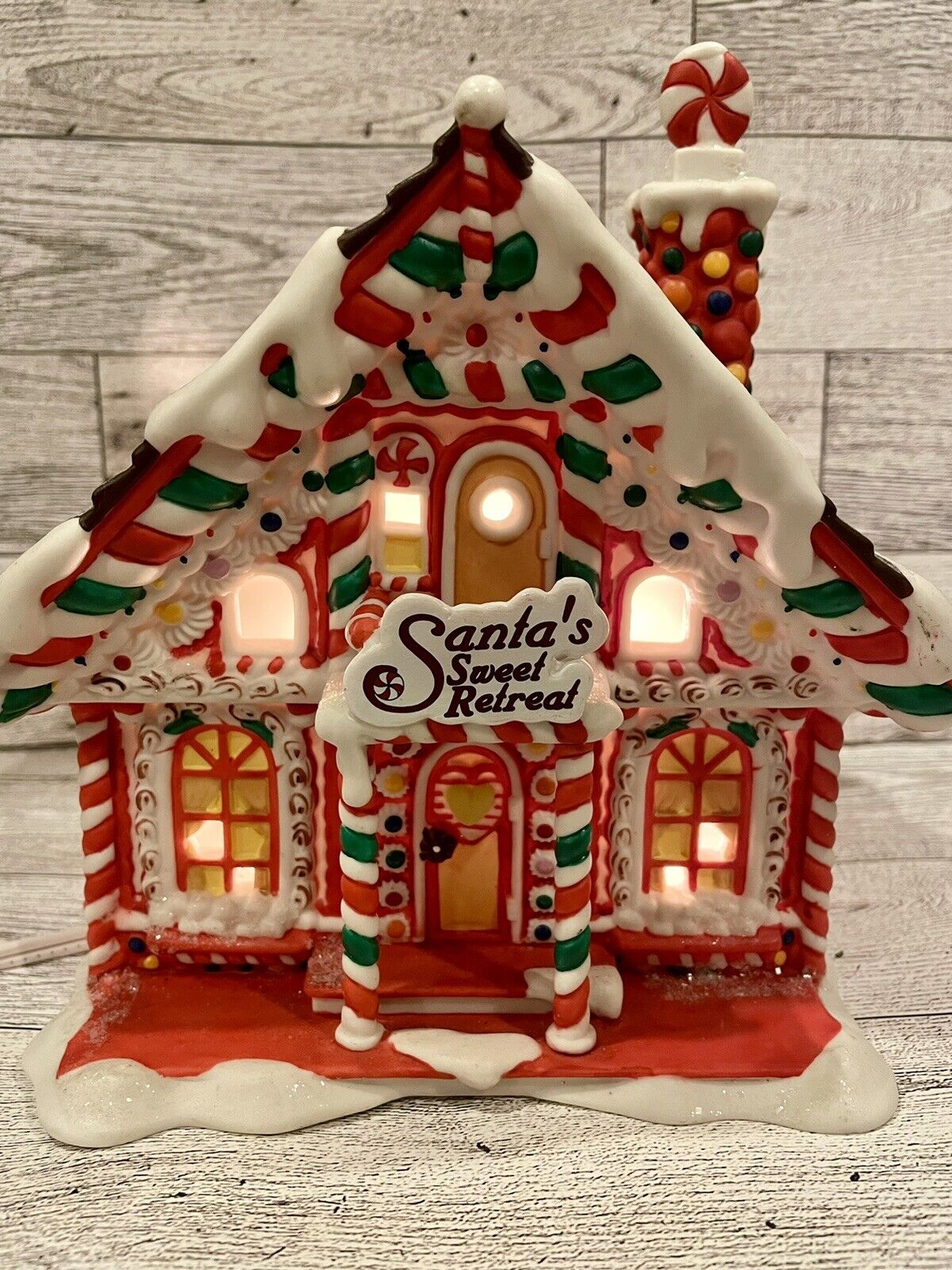 Sweet Streets Santas Retreat Dept. 56 Gingerbread House Candy Christmas Village