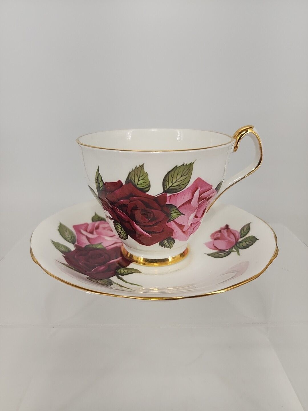 Vintage Royal London Bone China Tea Cup/Saucer Pink & Maroon Lg Roses/Gold Trim