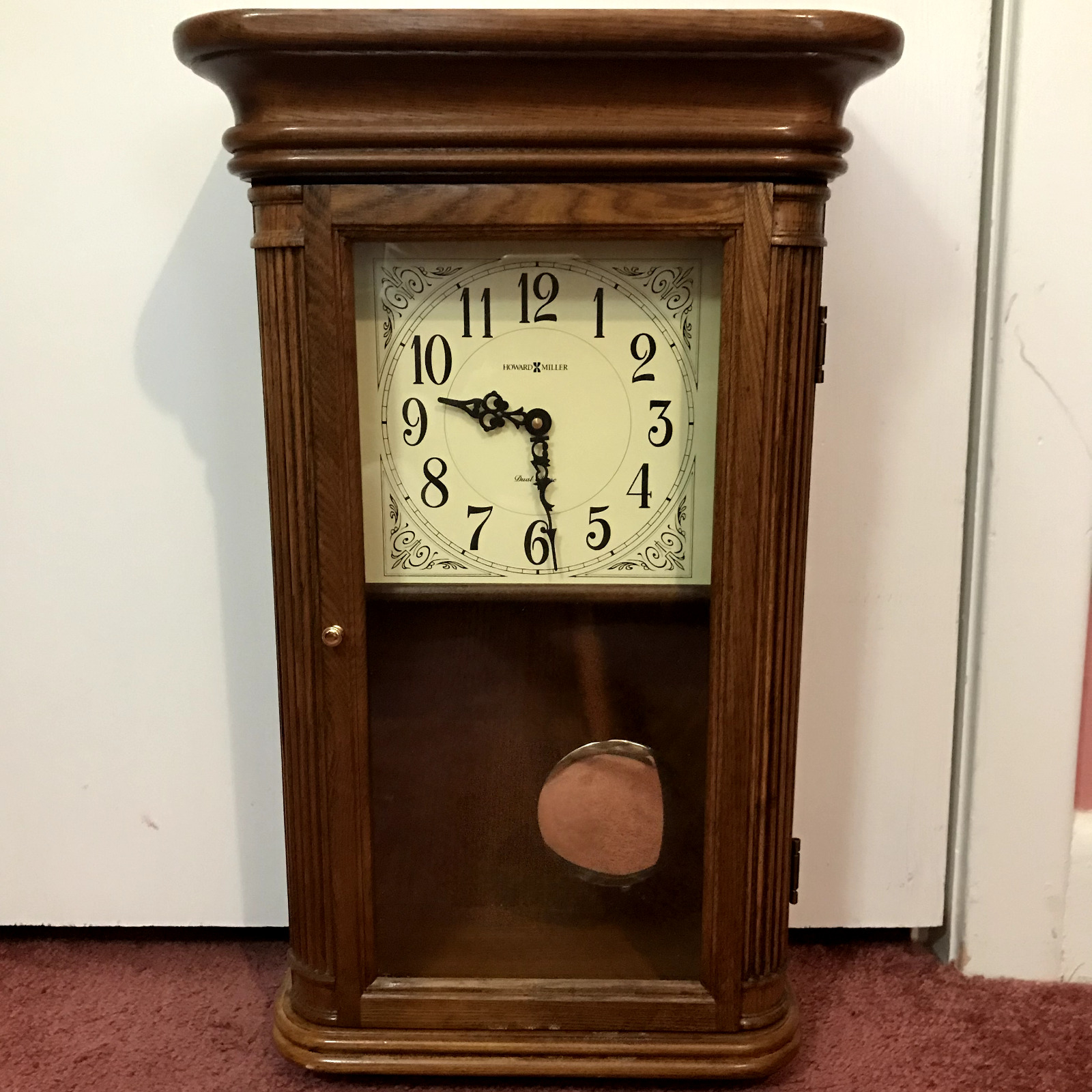 Vintage Howard Miller   Chime Wall Clock Model # 625-281. Excellent Condition