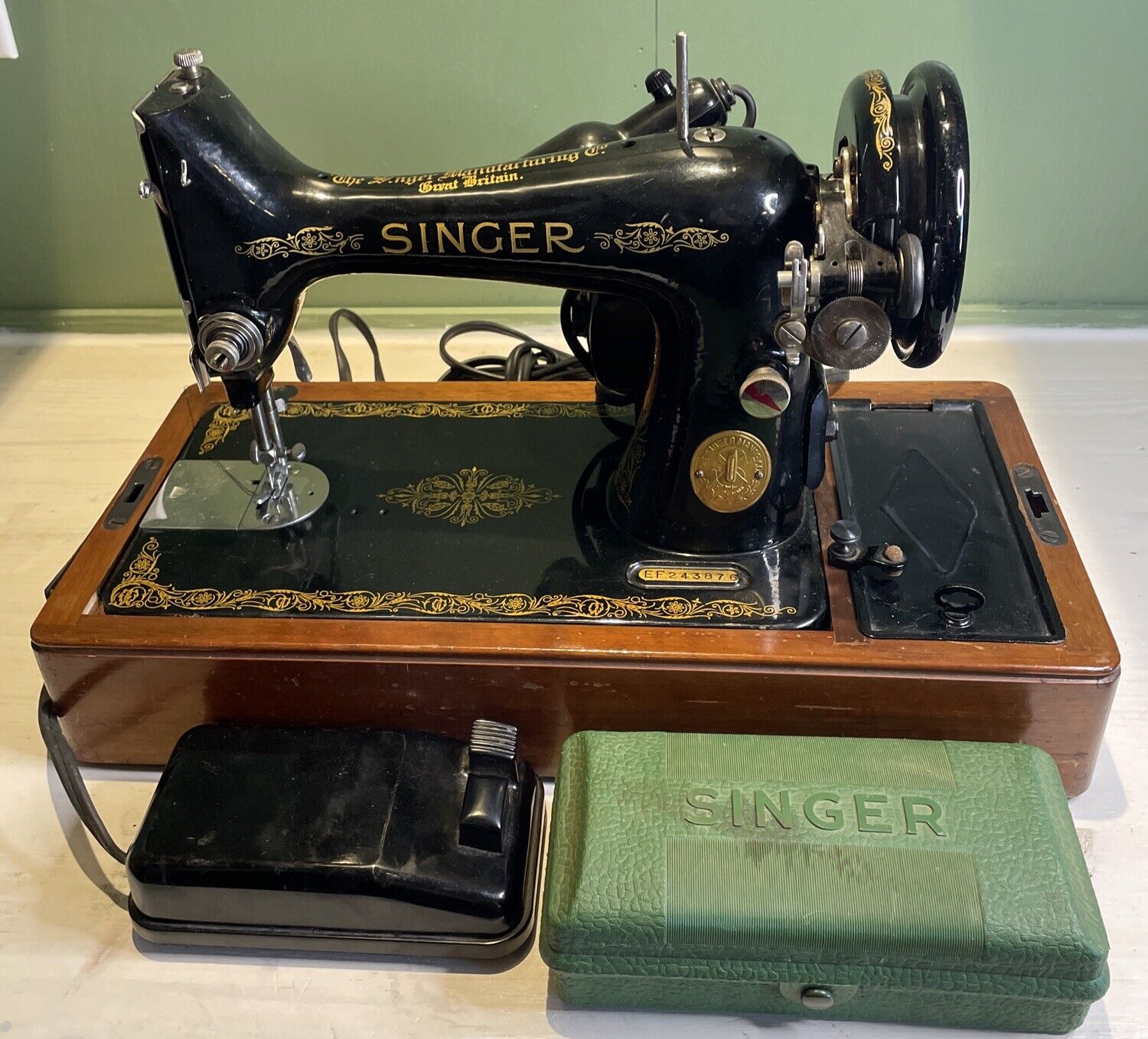 1949 Great Britain 99k Singer Portable Sewing Machine