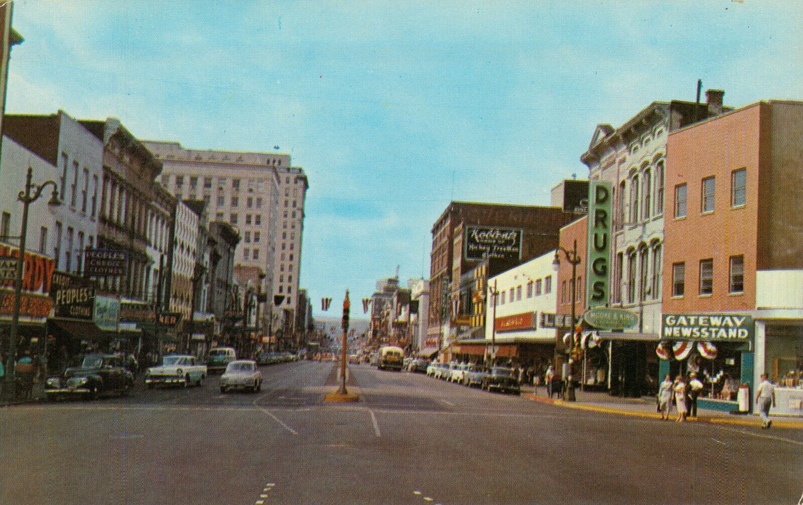 CHATANOOGA, Tennessee, Market Street. Vintage c1950s POSTCARD old cars, shops