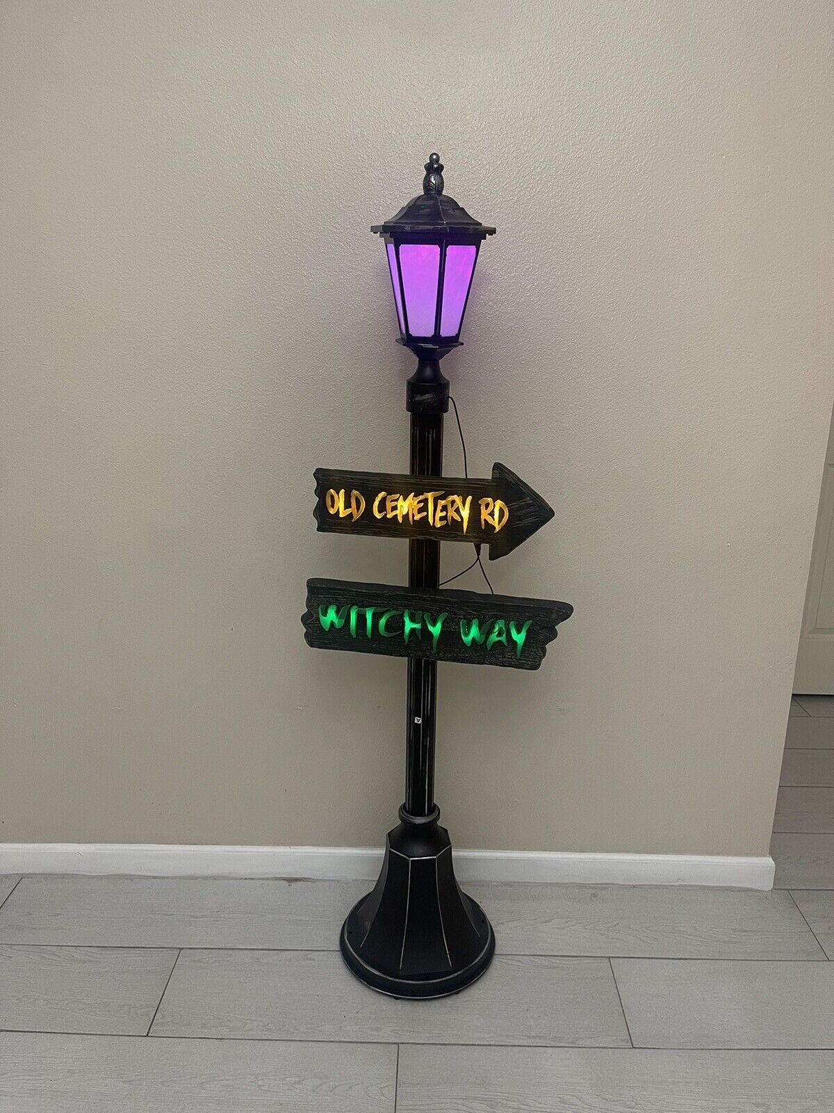 Halloween Multi Color Changing Light Lamp Post w/ Witch Way Directional Signs 5’