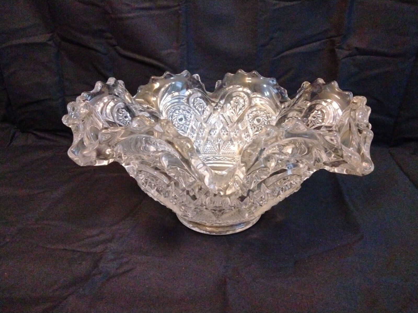 Beautiful Vintage Cut Crystal Serving Bowl - 13\